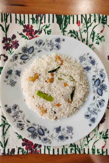 Coconut rice, or "Thengai Sadam," is a traditional Tamil Nadu dish that blends the rich flavor of fresh coconut with aromatic spices.