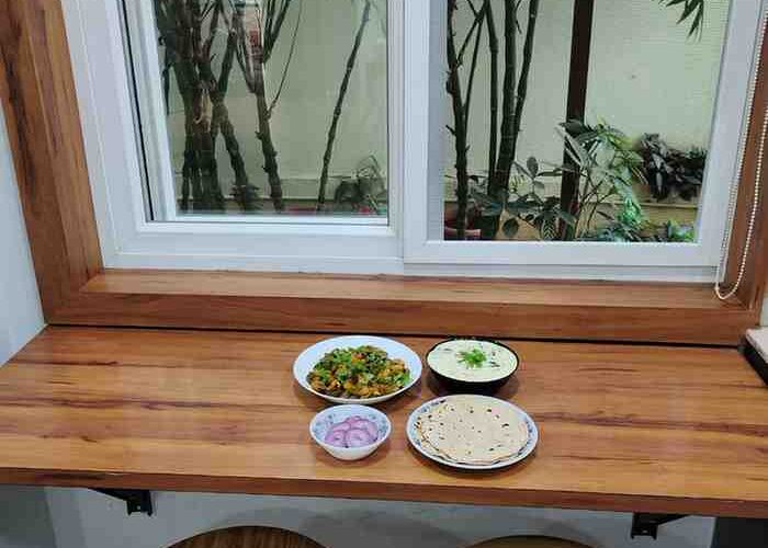 Cozy meal ideas for two. Romantic Dinner by the WIndow.