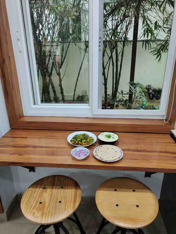 Cozy meal ideas for two. Romantic Dinner by the WIndow.