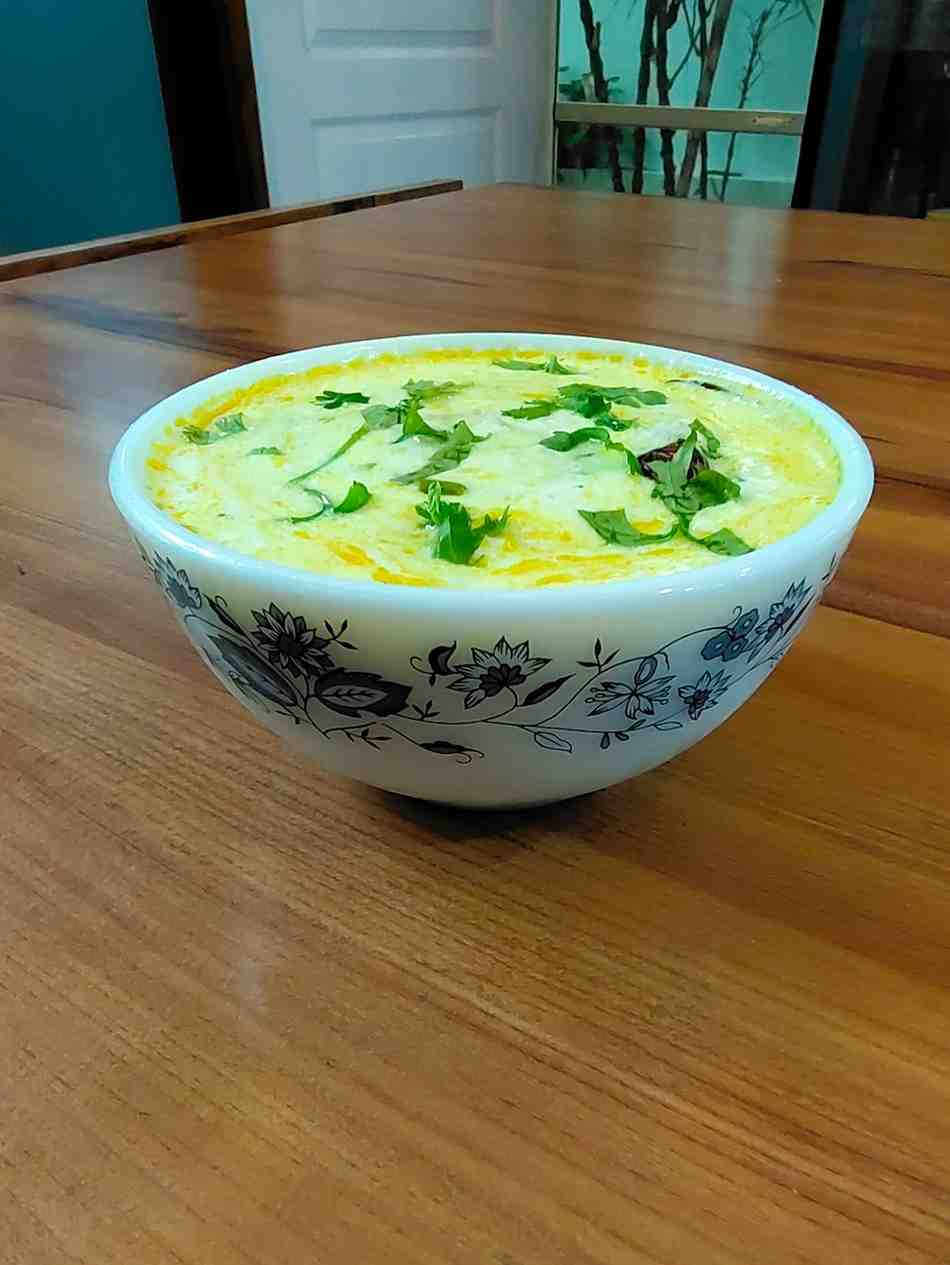 Experience the rich flavors of Punjab with this authentic Punjabi Dahi Chutney. Made with yogurt, fried red chilies, and cumin, this tangy and spicy condiment is perfect to elevate your meals.