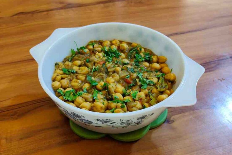 Discover this authentic Punjabi Chole recipe, a rich and aromatic chickpea curry loaded with bold spices. Perfect with bhature, puris, or rice!