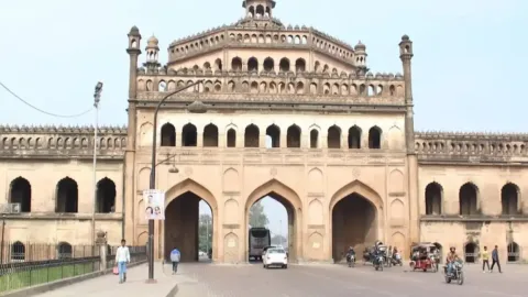 Lucknow Travel Guide: Rumi Darwaza