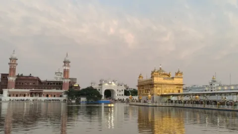 Amritsar travel guide: Golden Temple and sarovar at dusk