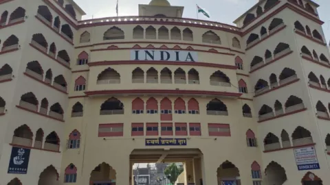 Amritsar travel guide: Attari-Wagah border gate
