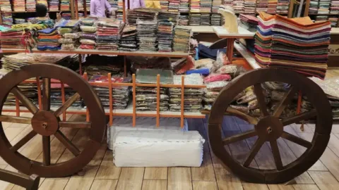 Silk saree store with Paithani and Himroo