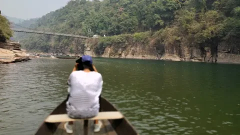 Boat ride on the Umngot river at Dawki