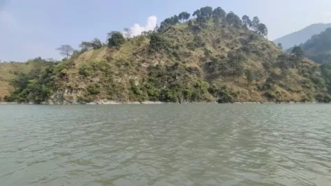 Dalhousie itinerary: boating on Chamera Lake
