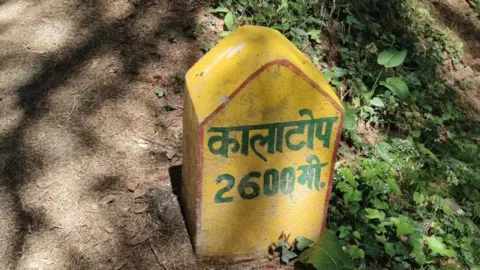 Kalatop 2,600 m milestone near Dalhousie
