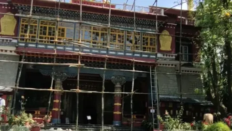 Norbulingka temple facade