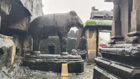 Stone elephant in the Indra Sabha courtyard, Ellora